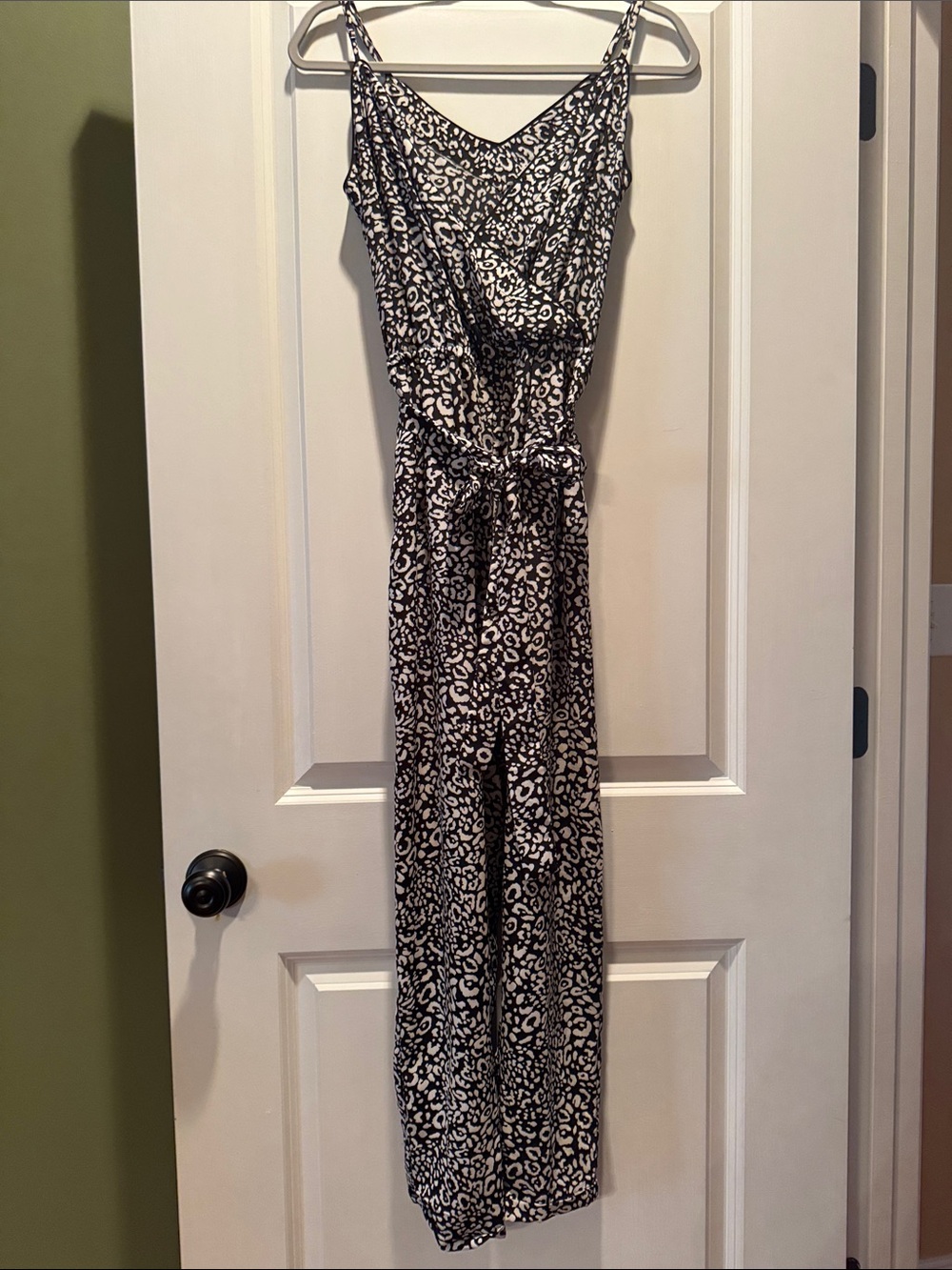 Black and White Leopard Print Sleeveless Jumpsuit